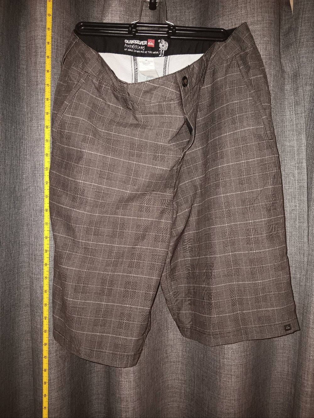 Quiksilver Amphibian Men's Plaid Flat-Front Grey Shorts Size 30